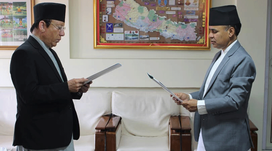 नवनियुक्त अर्थ सचिवले लिए राष्ट्र बैंक सञ्चालक सदस्यको शपथ